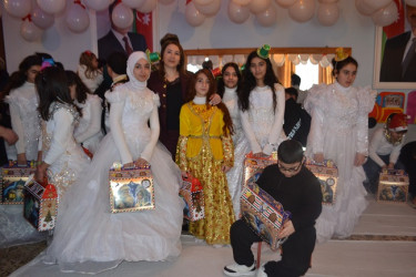 Dekabrın 29-da MARTİ-nin Mingəçevir Təhsil sektorunun nəzdində fəaliyyət göstərən Uşaq və Ailələrə Dəstək Mərkəzində 31 dekabr Dünya Azərbaycanlılarının Həmrəylik Günü və Yeni il bayramları ilə əlaqədar bayram şənliyi keçirilib.