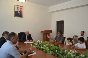 Mingəçevir şəhər İcra Hakimiyyətinin başçısı İlham İsmayılov yeni tədris ilində birinci sinfə gedəcək şəhid övladları ilə görüşüb