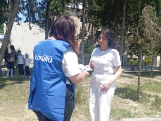 Könüllü gənclər tərəfindən  maarifləndirici bukletlər paylanılıb.