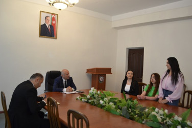 İcra başçısı könüllü fəaliyyətinə qoşulmaq istəyən gənclərlə görüşüb