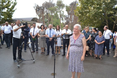 Mingəçevir şəhər İcra Hakimiyyətinin başçısı İlham İsmayılovun vətəndaşlarla növbəti səyyar görüşü avqust ayının 12-də M.Maqomayev küçəsindəki 50 saylı binanın qarşısında keçirilib