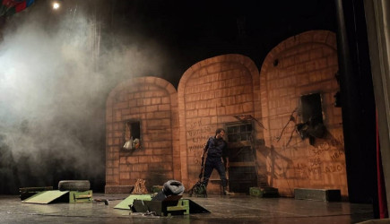 Azərbaycanın Milli Qəhrəmanı Natiq Qasımova həsr olunan “Ölməz” monotamaşası Mingəçevirdə təqdim edilib.