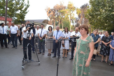 Mingəçevir şəhər İcra Hakimiyyətinin başçısı İlham İsmayılovun vətəndaşlarla növbəti səyyar görüşü avqust ayının 12-də M.Maqomayev küçəsindəki 50 saylı binanın qarşısında keçirilib