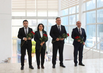 Mingəçevir şəhərində fəaliyyət göstərən idarə, təşkilat və müəssisələrdə 20 Yanvar faciəsi ilə bağlı tədbirlər keçirildi.