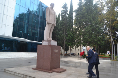 Oktyabrın 1-i  prokurorluq işçilərinin peşə bayramı günüdür.