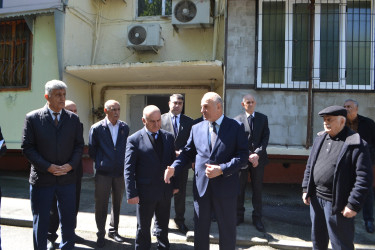 Əsaslı təmir-quruculuq işləri başa çatmış binalara və məhəllələrə ictimai baxış keçirilib.