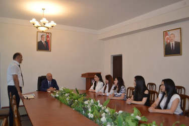 Mingəçevir şəhər İcra Hakimiyyətində təcrübə keçən könüllülərə sertifikatlar  verildi.