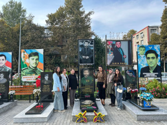 27 sentyabr-"Anım Günü"  ilə bağlı  Mingəçevir  şəhər  Mənzil Təsərrüfatı və Abadlaşdırma İdarəsinin  Mənzil  İstismar Sahələrinin tərbiyəçi müəllimləri İşəhid ailələrini ziyarət etmişlər.