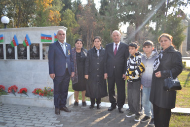 "Zəfər Günü" münasibəti ilə Mingəçevir şəhər İcra Hakimiyyətinin başçısı, Hüquq Mühafizə Orqanlarının rəhbərləri və ictimaiyyət nümayəndələri Şəhidlər xiyabanını ziyarət etdilər.