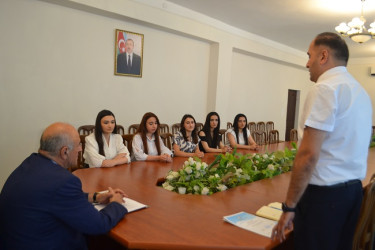 Mingəçevir şəhər İcra Hakimiyyətində təcrübə keçən könüllülərə sertifikatlar  verildi.