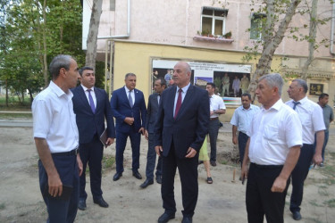 Mingəçevir şəhər İcra Hakimiyyətinin başçısı İlham İsmayılovun vətəndaşlarla növbəti səyyar görüşü avqust ayının 14-də energetiklər yaşayış massivində Y.Mansurov küçəsindəki 15 saylı binanın qarşısında keçirilib.