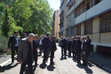 Əsaslı təmir-quruculuq işləri başa çatmış binalara və məhəllələrə ictimai baxış keçirilib.