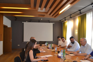 İsrailin Azərbaycandakı fövqəladə və səlahiyyətli səfiri Ronen Krausz Mingəçevirə səfəri çərçivəsində Mingəçevir şəhər İcra Hakimiyyətinin başçısı İlham İsmayılovla görüşüb