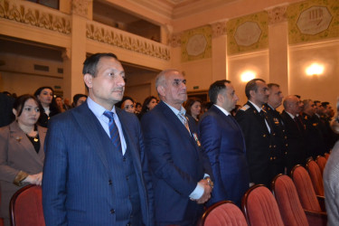 8 Noyabr Zəfər Günü münasibəti ilə Mingəçevir şəhər İcra Hakimiyyətinin tədbirlər planına uyğun olaraq Mingəçevir Dövlət Dram Teatrında kompozisiya nümayiş edilib.