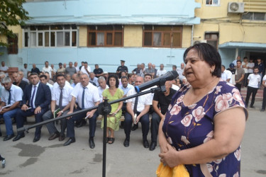 Mingəçevir şəhər İcra Hakimiyyətinin başçısı İlham İsmayılovun vətəndaşlarla növbəti səyyar görüşü avqust ayının 14-də energetiklər yaşayış massivində Y.Mansurov küçəsindəki 15 saylı binanın qarşısında keçirilib.