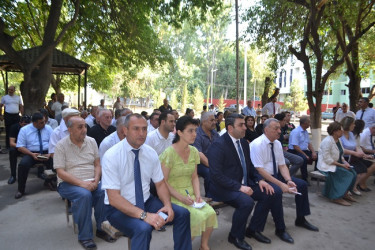 Mingəçevir şəhər İcra Hakimiyyətinin başçısı İlham İsmayılovun vətəndaşlarla növbəti səyyar görüşü iyul ayının 10-də 20 Yanvar küçəsindəki 20 saylı binanın qarşısında keçirilib.