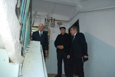 Əsaslı təmir-quruculuq işləri başa çatmış binalara və məhəllələrə ictimai baxış keçirilib.