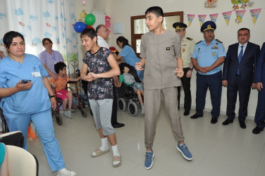 1 iyun Uşaqların Beynəlxalq Müdafiəsi Günü münasibəti ilə Uşaq nevroloji sanatoriyasında böyüyən sağlamlıq imkanları məhdud uşaqlar üçün bayram tədbiri keçirilib.