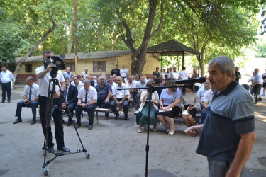 Mingəçevir şəhər İcra Hakimiyyətinin başçısı İlham İsmayılovun vətəndaşlarla növbəti səyyar görüşü iyul ayının 10-də 20 Yanvar küçəsindəki 20 saylı binanın qarşısında keçirilib.