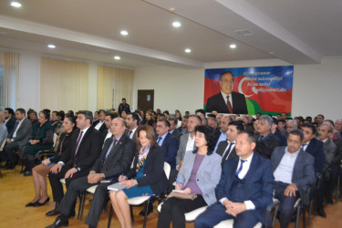 Mingəçevir şəhər İcra Hakimiyyətinin başçısı İlham İsmayılovun vətəndaşlarla növbəti səyyar görüşü Energetiklər yaşayış massivindəki 4 nömrəli tam orta məktəbin akt zalında keçirilib.