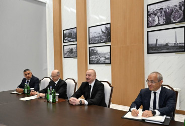 İlham Əliyev Mingəçevirdə İtaliyanın şirkətlər və “Made in Italy” nazirinin başçılıq etdiyi nümayəndə heyətini qəbul edib
