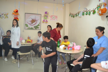 Uşaq nevroloji sanatoriyasında böyüyən sağlamlıq imkanları məhdud uşaqlar üçün bayram tədbiri keçirilib