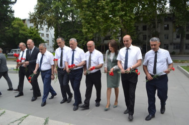 23 iyun Dövlət qulluqçularının peşə bayramıdır.
