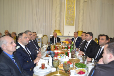 Dekabrın 12-də Ulu Öndər Heydər Əliyevin Anım Günü münasibəti ilə Mingəçevir şəhər İcra Hakimiyyətinin təşikatçılığı ilə ehsan verilib.