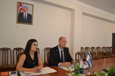 İsrailin Azərbaycandakı fövqəladə və səlahiyyətli səfiri Ronen Krausz Mingəçevirə səfəri çərçivəsində Mingəçevir şəhər İcra Hakimiyyətinin başçısı İlham İsmayılovla görüşüb