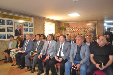 Mingəçevir şəhər İcra Hakimiyyətinin başçısı İlham İsmayılovun vətəndaşlarla növbəti səyyar görüşü may ayının 14-də Energetiklər yaşayış massivində olub.