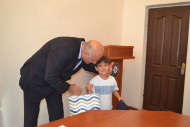 Mingəçevir şəhər İcra Hakimiyyətinin başçısı İlham İsmayılov yeni tədris ilində birinci sinfə gedəcək şəhid övladları ilə görüşüb