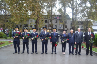 Oktyabrın 1-i  prokurorluq işçilərinin peşə bayramı günüdür.