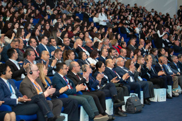 Mingəçevir Dövlət Universitetinin ev sahibliyi etdiyi “Davamlı İnkişaf Strategiyası: Qlobal trendlər, milli təcrübələr və yeni hədəflər” adlı III Beynəlxalq Konfrans öz işinə başlayıb: 20 ölkənin alim və tədqiqatçıları Mingəçevirdə