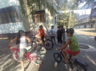 Yeniyetmələr arasında velosiped yarışı təşkil edilmişdir.