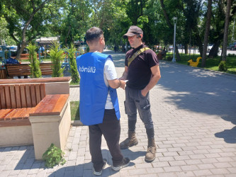 Könüllü gənclər tərəfindən  maarifləndirici bukletlər paylanılıb.