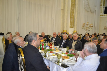 Dekabrın 12-də Ulu Öndər Heydər Əliyevin Anım Günü münasibəti ilə Mingəçevir şəhər İcra Hakimiyyətinin təşikatçılığı ilə ehsan verilib.