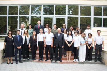 Avqustun 10-da Mingəçevir şəhər İcra Hakimiyyətinin başçısı İlham İsmayılov gənclərlə görüşüb.