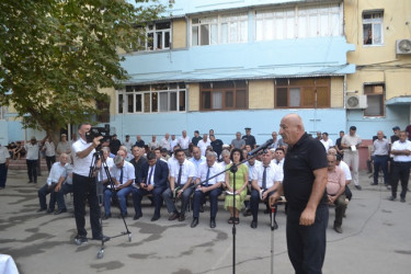 Mingəçevir şəhər İcra Hakimiyyətinin başçısı İlham İsmayılovun vətəndaşlarla növbəti səyyar görüşü avqust ayının 14-də energetiklər yaşayış massivində Y.Mansurov küçəsindəki 15 saylı binanın qarşısında keçirilib.