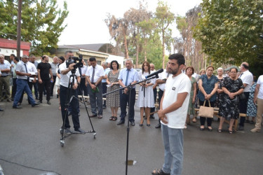 Mingəçevir şəhər İcra Hakimiyyətinin başçısı İlham İsmayılovun vətəndaşlarla növbəti səyyar görüşü avqust ayının 12-də M.Maqomayev küçəsindəki 50 saylı binanın qarşısında keçirilib