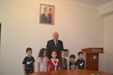 Sentyabrın 4-də Mingəçevir şəhər İcra Hakimiyyətinin başçısı İlham İsmayılov yeni dərs ilində birinci sinfə qədəm qoyacaq şəhid və qazi övladları ilə görüşüb.