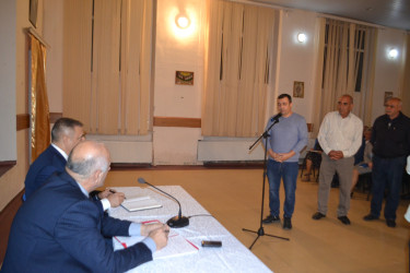 Mingəçevir şəhər İcra Hakimiyyətinin başçısı İlham İsmayılovun sakinlərlə növbəti səyyar görüşü oktyabrın 9-da Sağ sahil yaşayış massivindəki 11 nömrəli tam orta məktəbin akt zalında keçirilib.