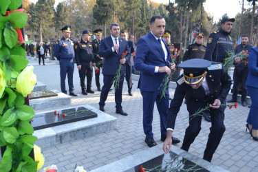 "Zəfər Günü" münasibəti ilə Mingəçevir şəhər İcra Hakimiyyətinin başçısı, Hüquq Mühafizə Orqanlarının rəhbərləri və ictimaiyyət nümayəndələri Şəhidlər xiyabanını ziyarət etdilər.