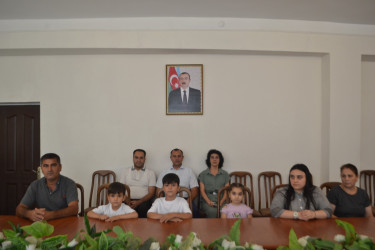 Mingəçevir şəhər İcra Hakimiyyətinin başçısı İlham İsmayılov yeni tədris ilində birinci sinfə gedəcək şəhid övladları ilə görüşüb