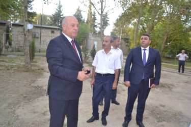 Mingəçevir şəhər İcra Hakimiyyətinin başçısı İlham İsmayılovun vətəndaşlarla növbəti səyyar görüşü avqust ayının 14-də energetiklər yaşayış massivində Y.Mansurov küçəsindəki 15 saylı binanın qarşısında keçirilib.