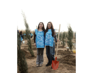 Leyla Əliyeva Mingəçevirdə ekoloji aksiyalarda iştirak edib