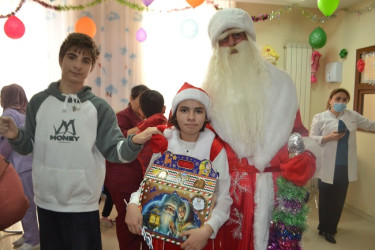 Dekabrın 29-da Mingəçevir şəhər İcra Hakimiyyətinin təşkilatçılığı ilə 31 dekabr Dünya Azərbaycanlılarının Həmrəylik Günü və Yeni il bayramları münasibəti ilə  Mərkəzi şəhər Xəstəxanasının  nəzdində fəaliyyət göstərən Uşaq Nevroloji Sanatoriyasında tədbir keçirilib.