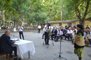 Mingəçevir şəhər İcra Hakimiyyətinin başçısı İlham İsmayılovun vətəndaşlarla növbəti səyyar görüşü iyul ayının 10-də 20 Yanvar küçəsindəki 20 saylı binanın qarşısında keçirilib.