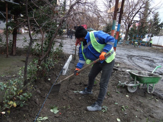 Mingəçevir şəhər İcra Hakimiyyətinin tədbirlər planına əsasən yeni ilin ilk günlərindən küçə və məhəllələrdə abadlıq-quruculuq və əsaslı təmir işləri davam etdirilir.