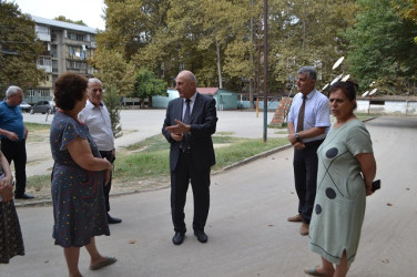 Çoxmənzilli yaşayış binalarında aparılan əsaslı təmir işlərinin gedişinə baxış keçirildi.