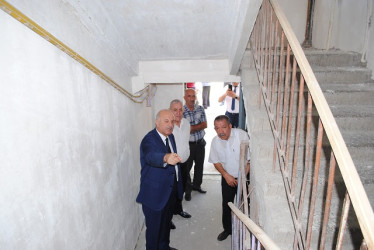 Mingəçevir şəhər Mənzil Təsərrüfatı və Abadlaşdırma İdarəsi tərəfindən cari təmir olunan binalara şəhər İcra Hakimiyyətinin başçısı İsmayılov tərəfindən baxış keçirildi.
